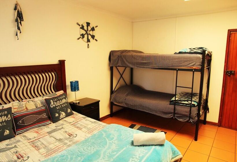 Homebase Melville  Hostel