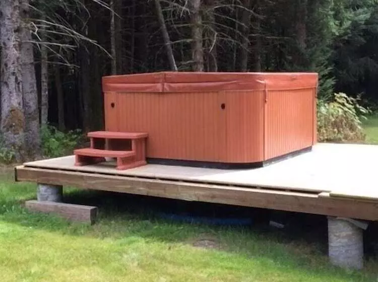 Kitimat Estuary Lodge B & B