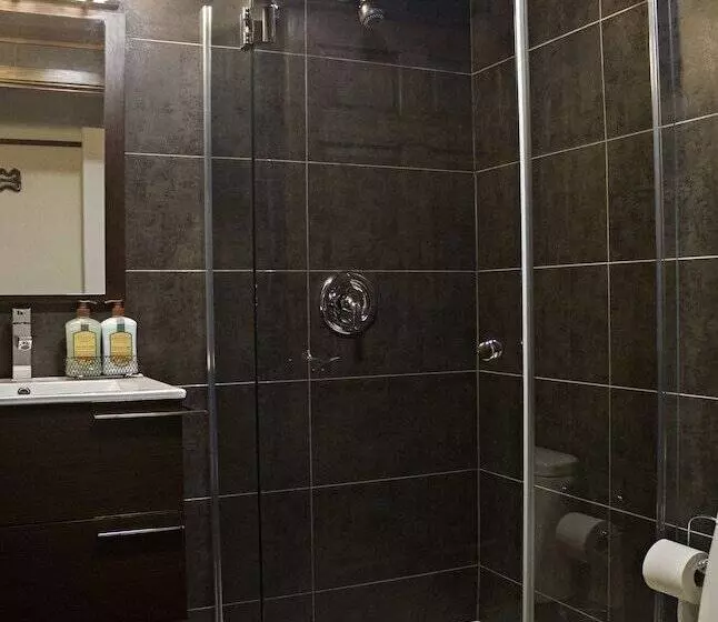 Kitimat Estuary Lodge B & B