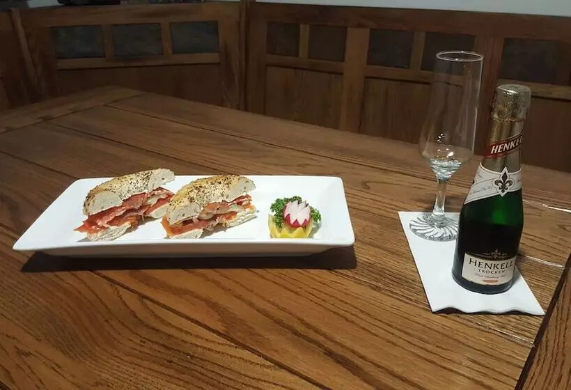 Kitimat Estuary Lodge B & B