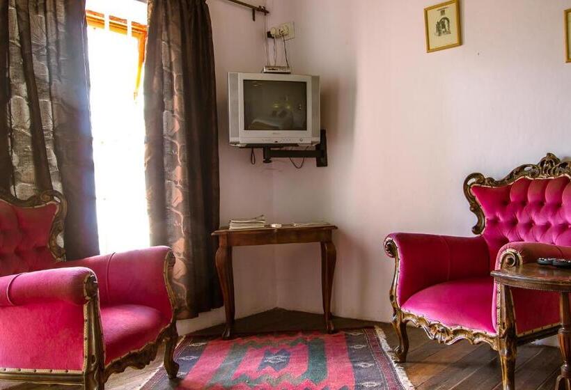 פנסיון The Barracks