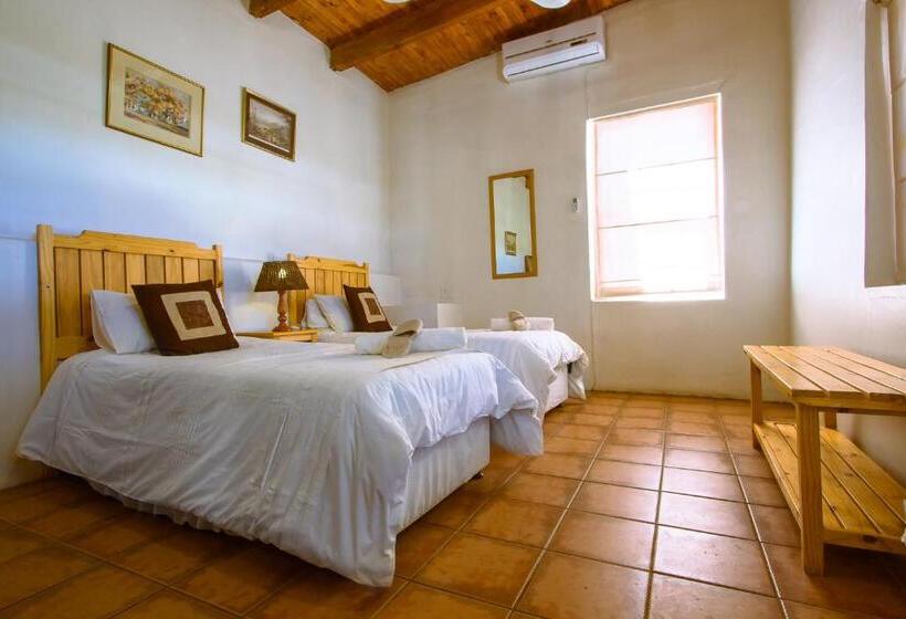 פנסיון The Barracks