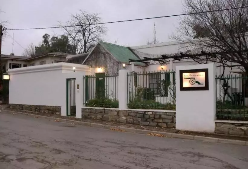 ペンション The Barracks