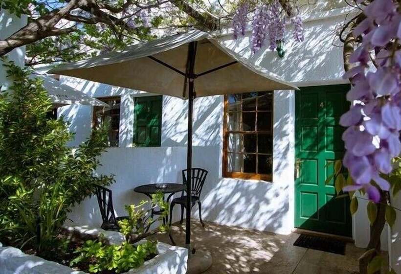 פנסיון The Barracks