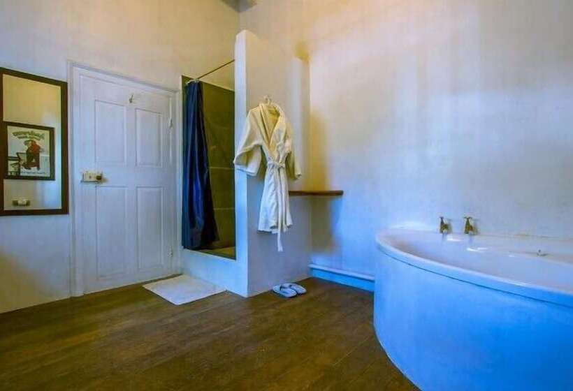 פנסיון The Barracks