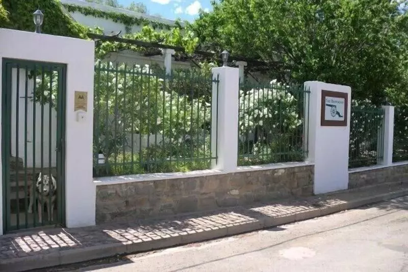 ペンション The Barracks