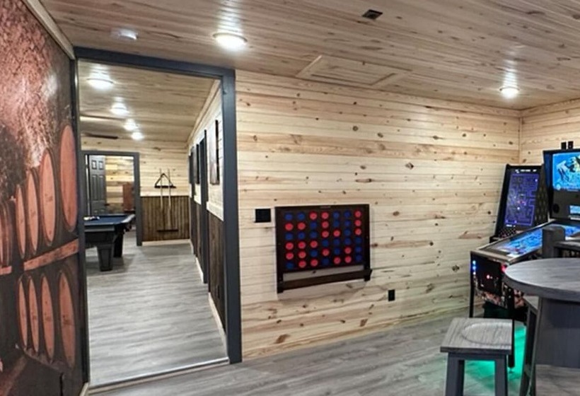 5 Bedrooms Pool Theater Arcade Firepit