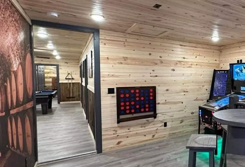 5 Bedrooms Pool Theater Arcade Firepit