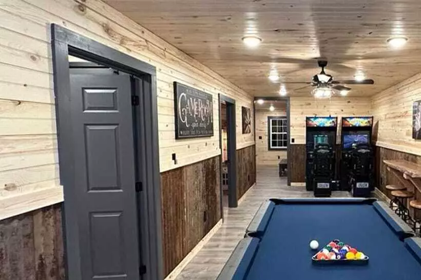 5 Bedrooms Pool Theater Arcade Firepit