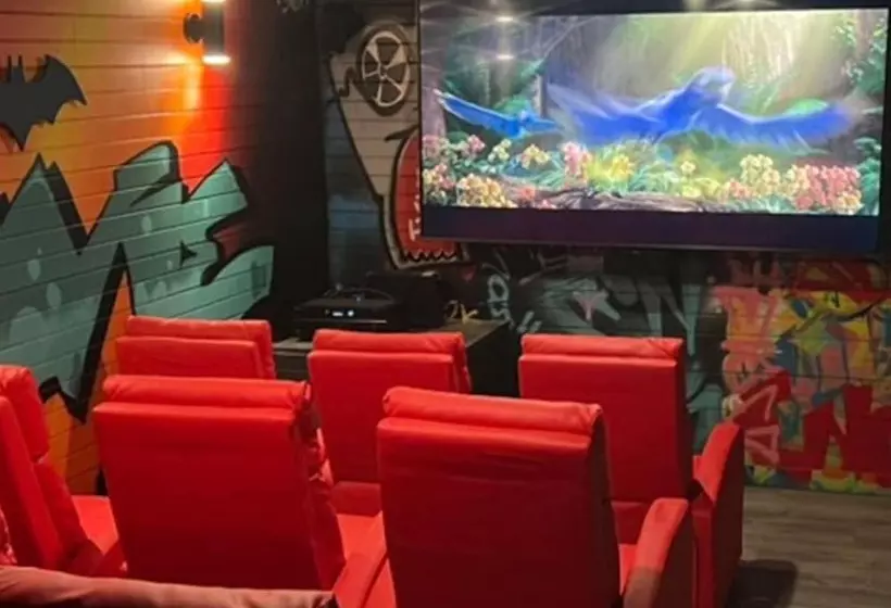 5 Bedrooms Pool Theater Arcade Firepit