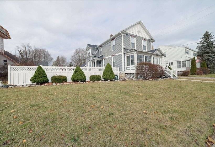 Alpena Home W/ Pool < 1 Mi To Lake Huron Beaches!