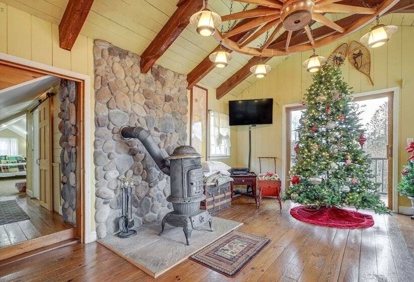 Bolton Landing Home W/ Hot Tub < 1 Mi To Lake!