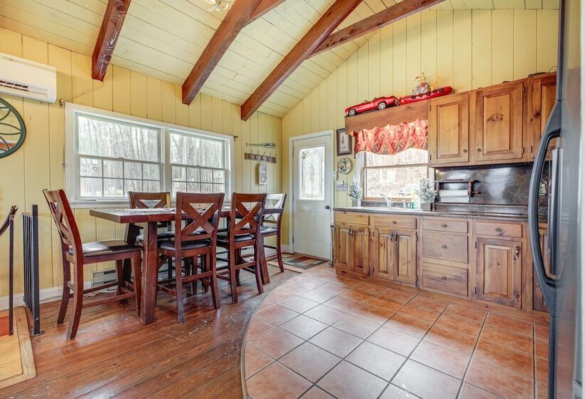 Bolton Landing Home W/ Hot Tub < 1 Mi To Lake!