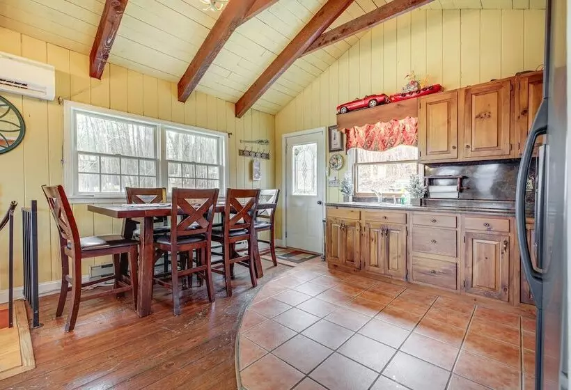 Bolton Landing Home W/ Hot Tub < 1 Mi To Lake!