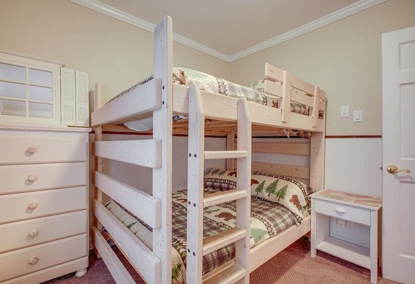 Bolton Landing Home W/ Hot Tub < 1 Mi To Lake!