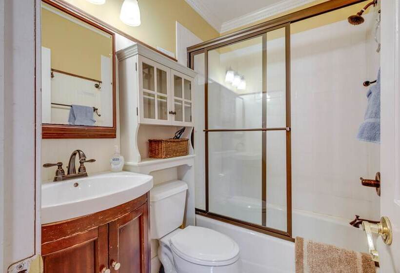 Bolton Landing Home W/ Hot Tub < 1 Mi To Lake!