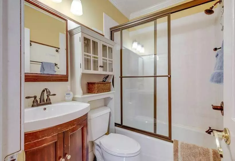 Bolton Landing Home W/ Hot Tub < 1 Mi To Lake!