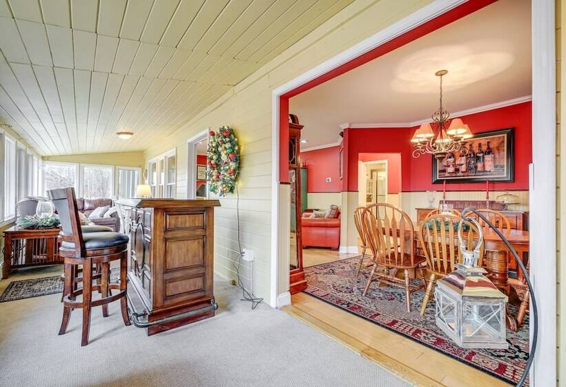 Bolton Landing Home W/ Hot Tub < 1 Mi To Lake!