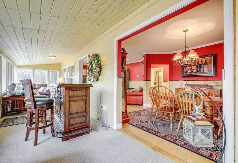 Bolton Landing Home W/ Hot Tub < 1 Mi To Lake!