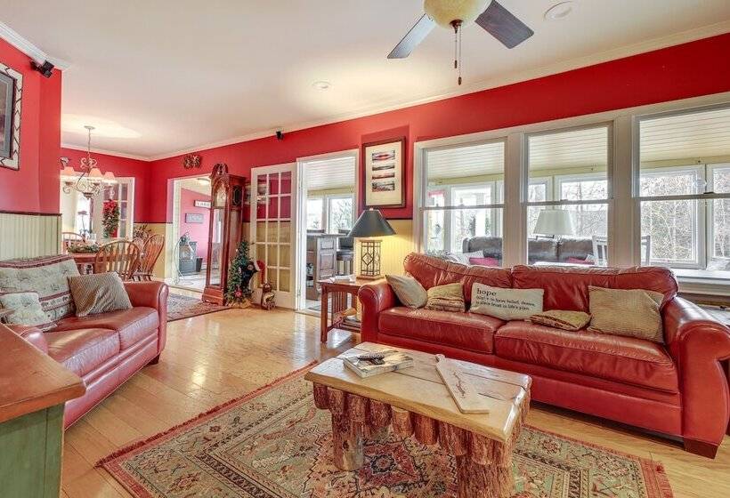 Bolton Landing Home W/ Hot Tub < 1 Mi To Lake!