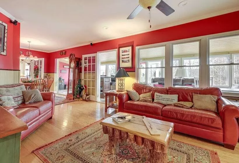 Bolton Landing Home W/ Hot Tub < 1 Mi To Lake!