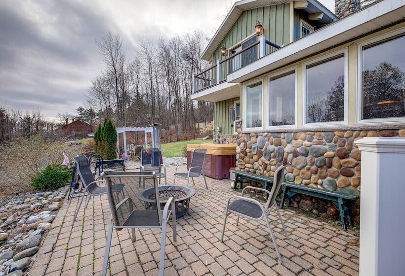 Bolton Landing Home W/ Hot Tub < 1 Mi To Lake!