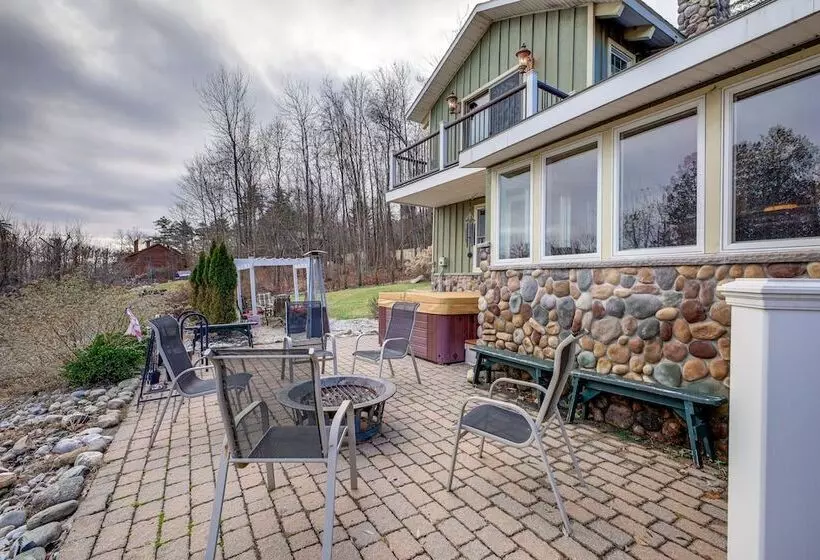 Bolton Landing Home W/ Hot Tub < 1 Mi To Lake!