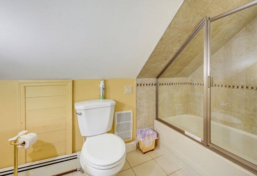 Bolton Landing Home W/ Hot Tub < 1 Mi To Lake!