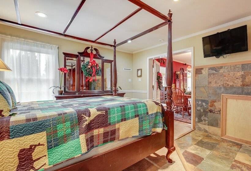 Bolton Landing Home W/ Hot Tub < 1 Mi To Lake!