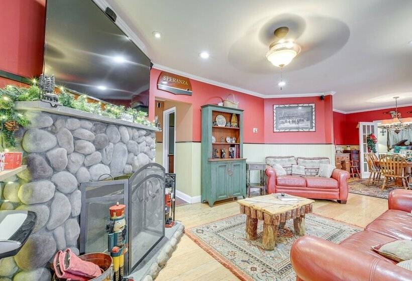 Bolton Landing Home W/ Hot Tub < 1 Mi To Lake!