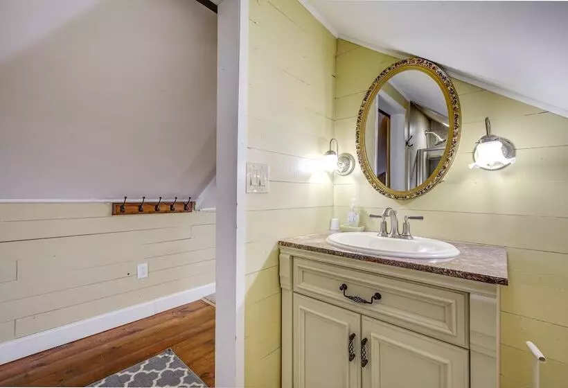 Bolton Landing Home W/ Hot Tub < 1 Mi To Lake!