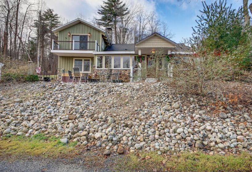 Bolton Landing Home W/ Hot Tub < 1 Mi To Lake!