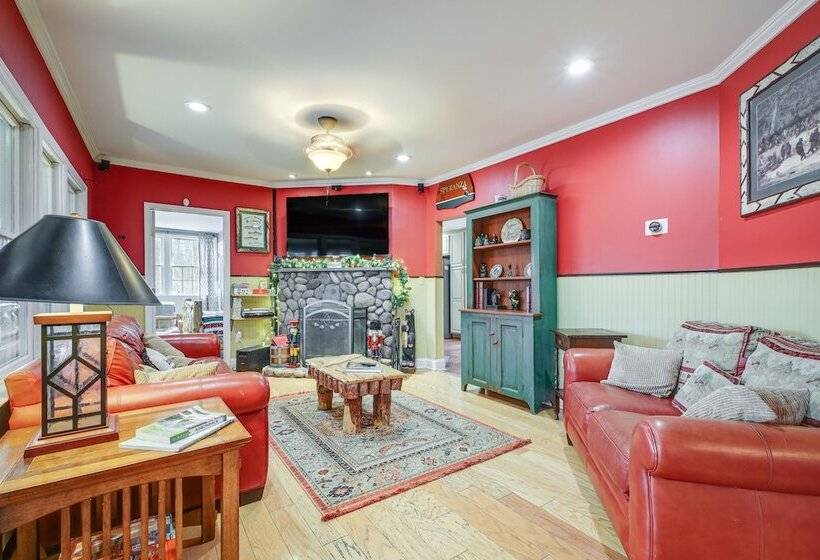 Bolton Landing Home W/ Hot Tub < 1 Mi To Lake!