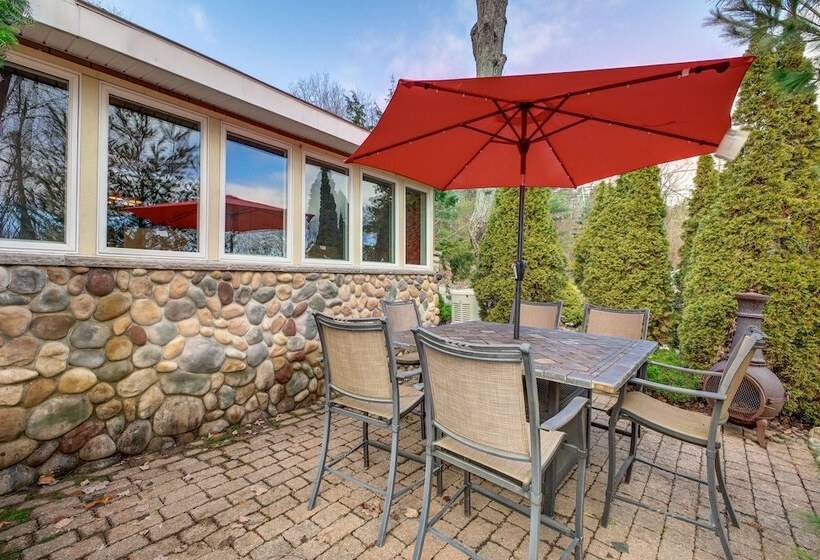 Bolton Landing Home W/ Hot Tub < 1 Mi To Lake!