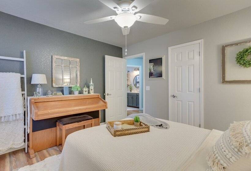 Chandler House W/ Fenced Backyard: Pets Welcome!