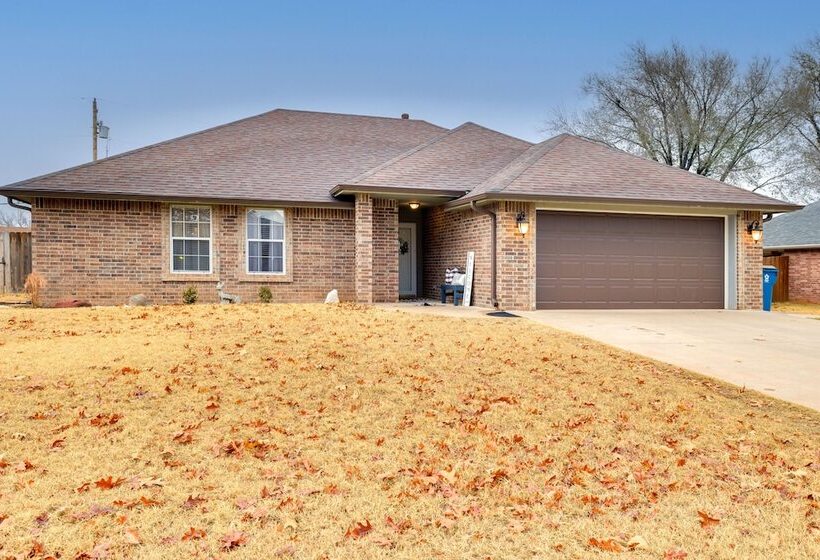 Chandler House W/ Fenced Backyard: Pets Welcome!