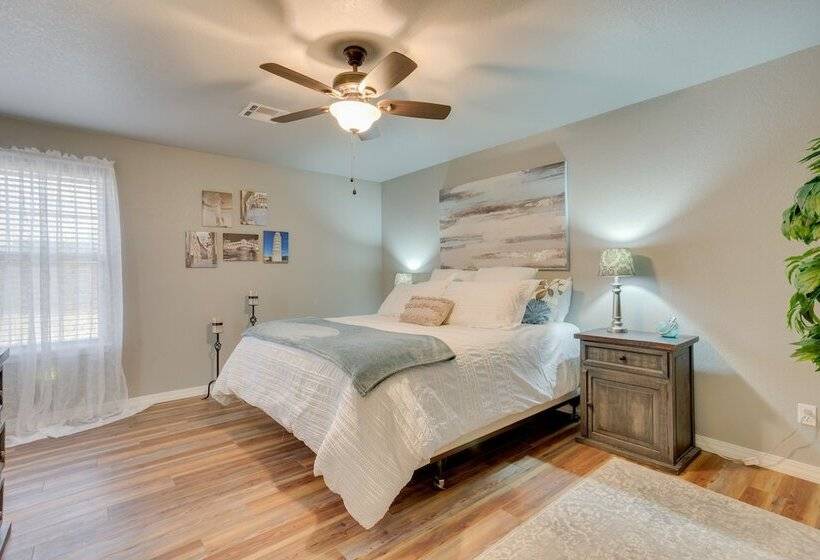 Chandler House W/ Fenced Backyard: Pets Welcome!