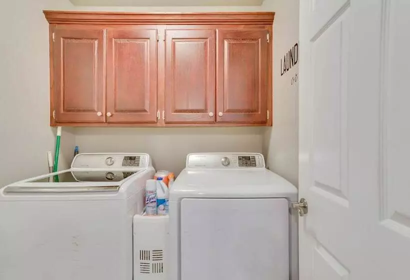 Chandler House W/ Fenced Backyard: Pets Welcome!
