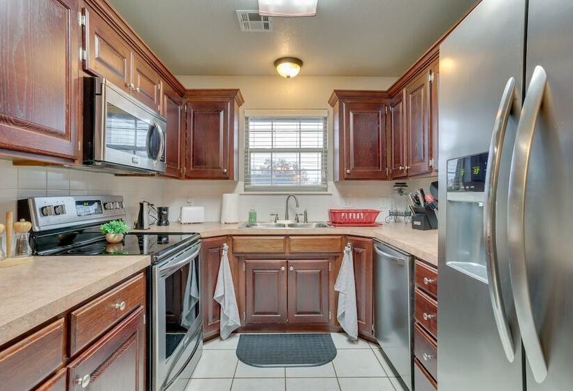 Chandler House W/ Fenced Backyard: Pets Welcome!