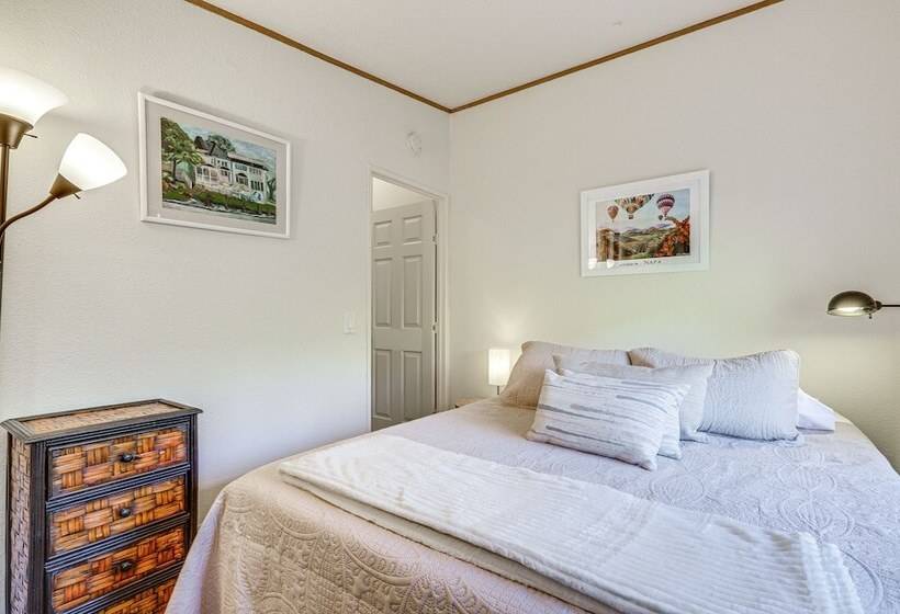 Charming Petaluma Cottage W/ Grill Near Wineries