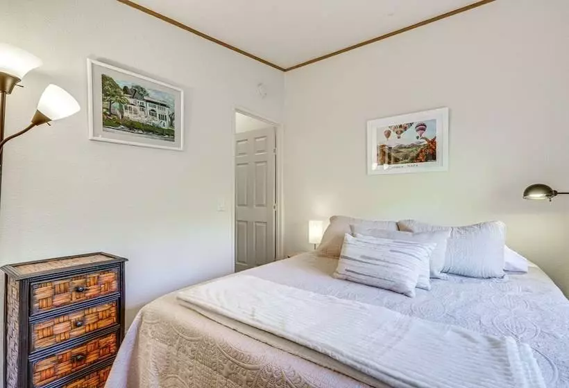 Charming Petaluma Cottage W/ Grill Near Wineries