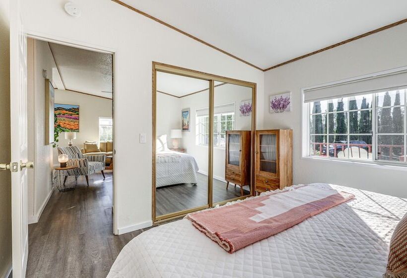 Charming Petaluma Cottage W/ Grill Near Wineries