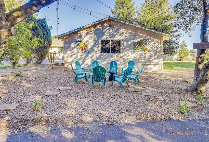 Charming Petaluma Cottage W/ Grill Near Wineries
