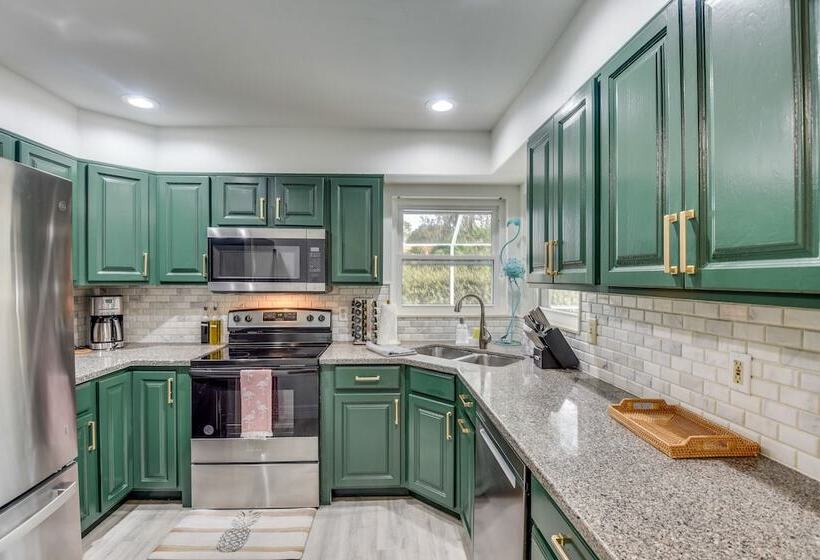 Palm Coast Home W/ Heated Pool, Fire Pit & Bbq!