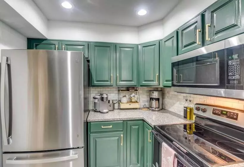 Palm Coast Home W/ Heated Pool, Fire Pit & Bbq!