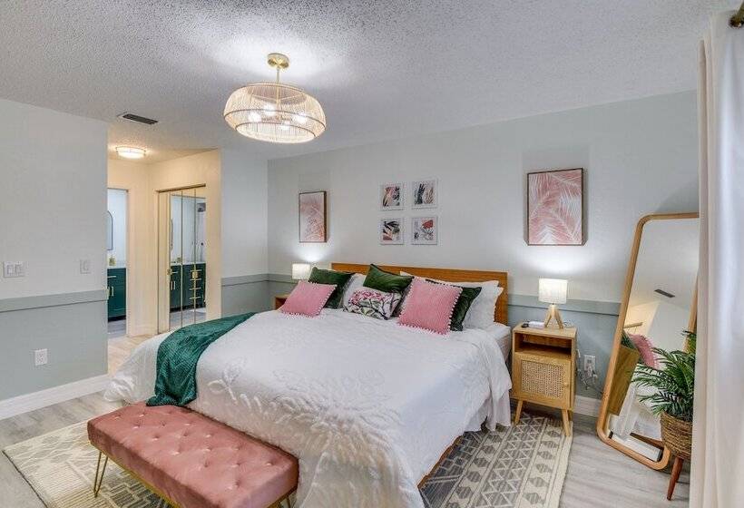 Palm Coast Home W/ Heated Pool, Fire Pit & Bbq!