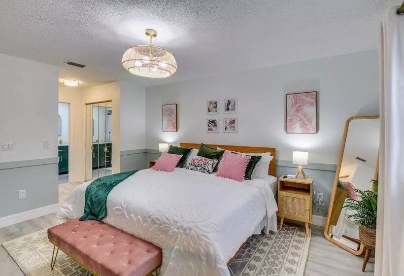 Palm Coast Home W/ Heated Pool, Fire Pit & Bbq!