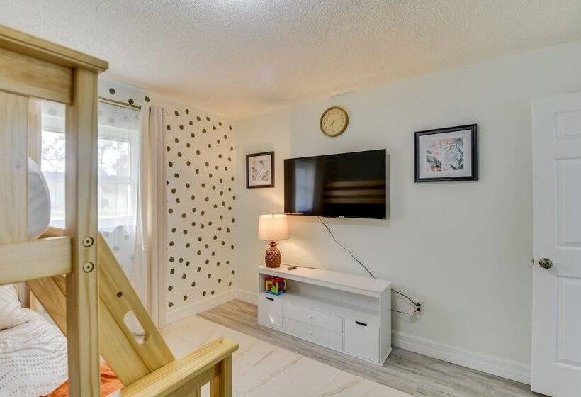 Palm Coast Home W/ Heated Pool, Fire Pit & Bbq!