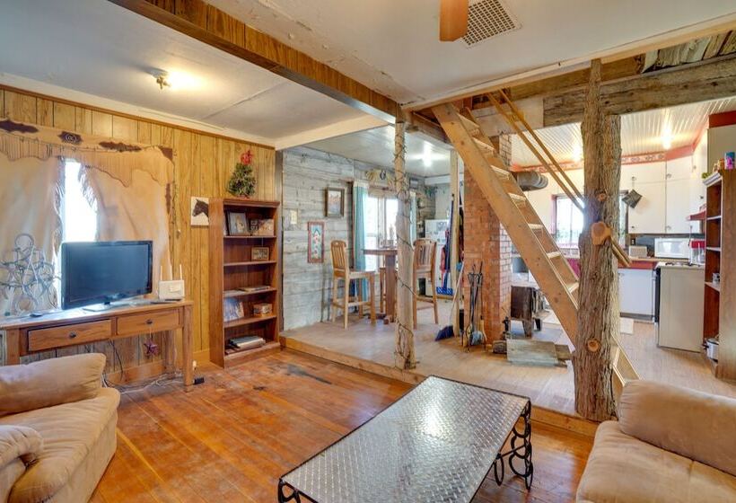 Corral Creek Cow Camp: Pet Friendly Circle Cabin