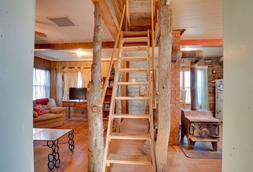 Corral Creek Cow Camp: Pet Friendly Circle Cabin